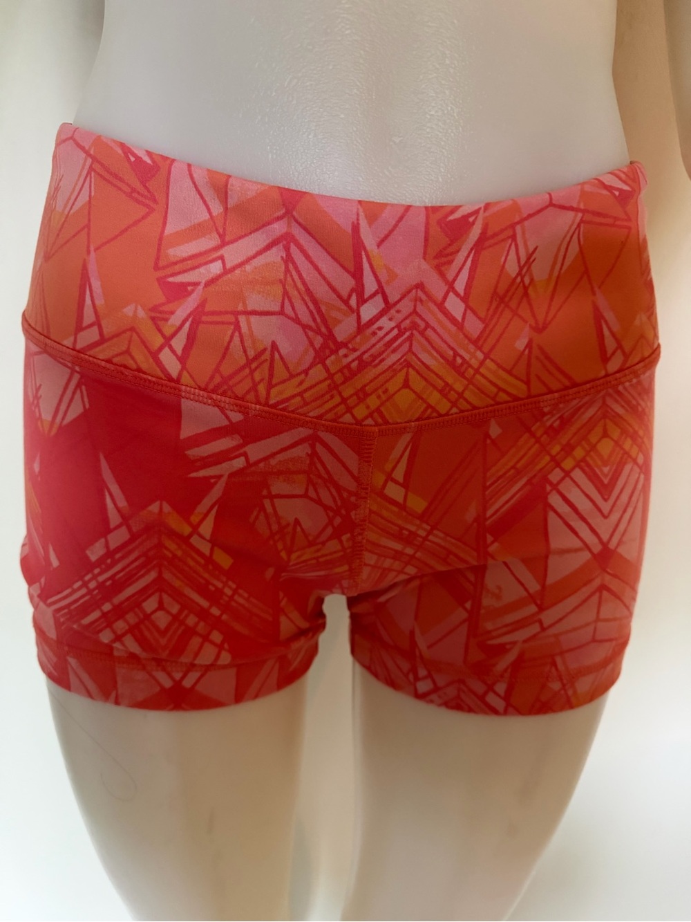 ALO Yoga Red-Pink Geometric Mid-Rise Athletic Shorts